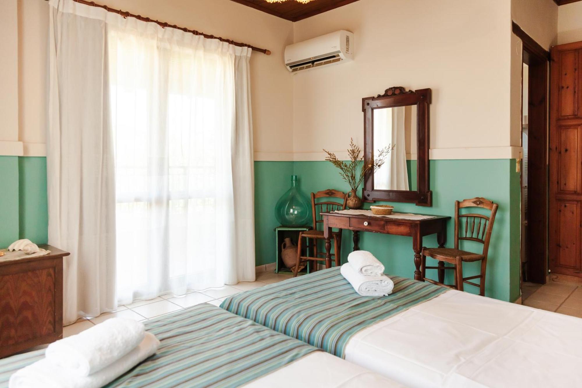 Amnisiades Apartments Karteros Zewnętrze zdjęcie